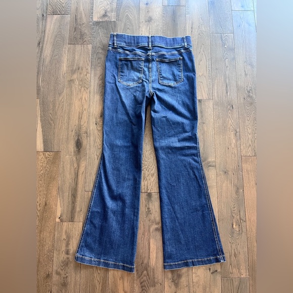 Spanx Pull-On Flare Jeans Size XL (est) Stretch Denim High Rise Shaping - Picture 4 of 7